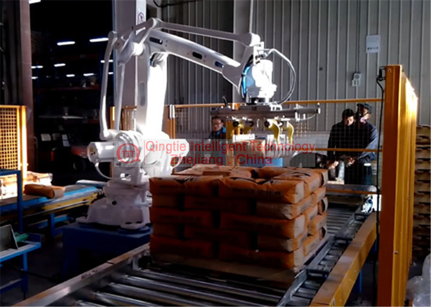 High Strength Automatic Stacking Machine , Fast Packing Robotic Bag Palletizer