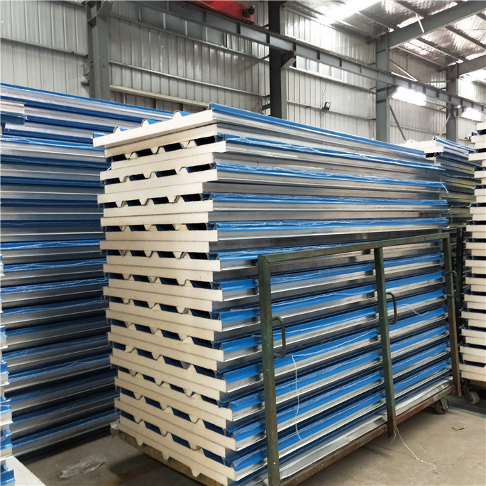 China polyurethane foam refrigerated insulated 0.326mm blue corrugated roof panel on sale
