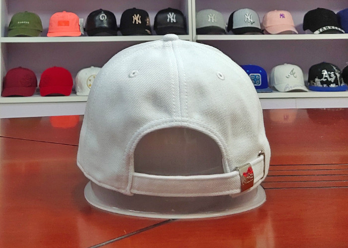 Cheap 2020 High quality white 6panel metal buckel custom patches logo baseball caps sports hats wholesale