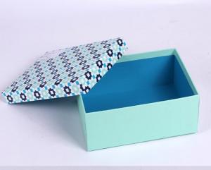 Cheap Matt Lamination Luxury Rigid Gift Boxes with Spot UV, Custom Rigid Paperboard Folder wholesale