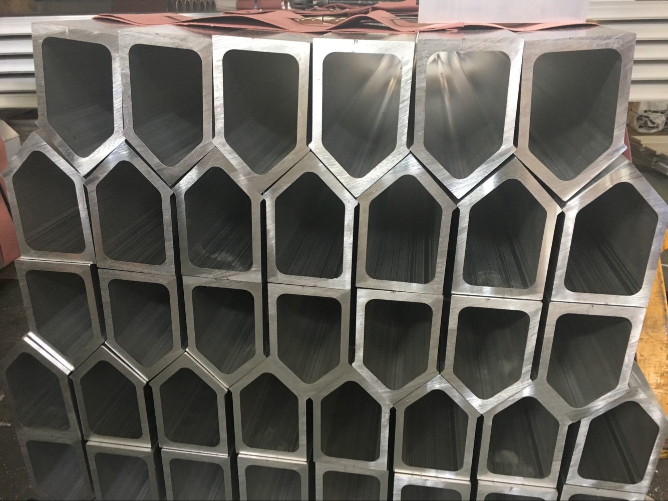 China 6061 T6 Polygon Tube Aluminium Frame Profile , Aluminum Extruded Shapes on sale