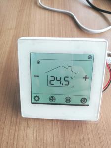 China Low Power Consumption Bacnet Thermostat Smart Wired Controller For Water Fan Coil Units on sale