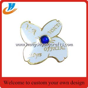 Cheap Flower lapel pin badge custom,gold plated white logo custom metal lapel pin wholesale