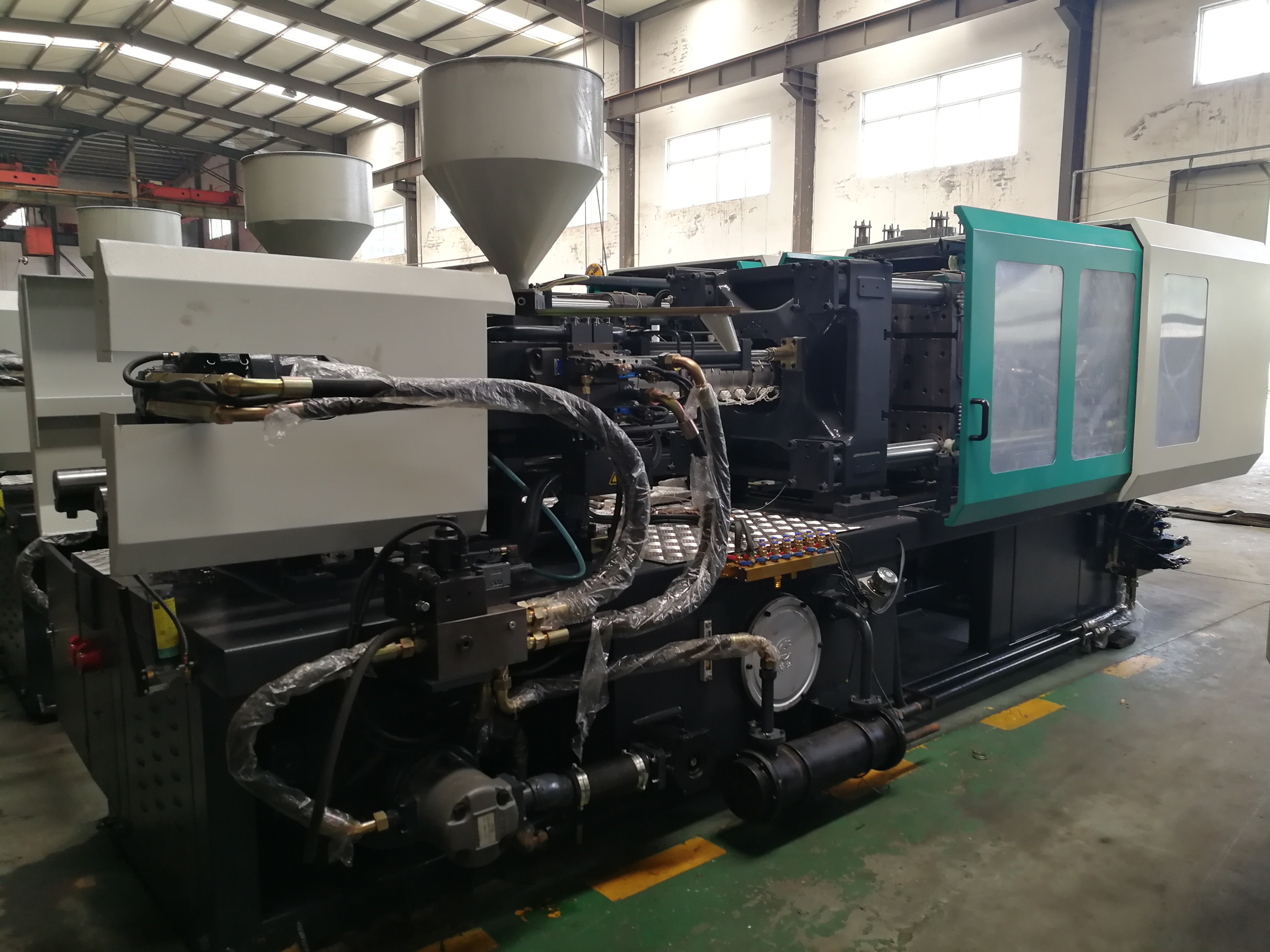 China 180 Ton Hydraulic Plastic Moulding Machine / Plastic Products Making Machine on sale