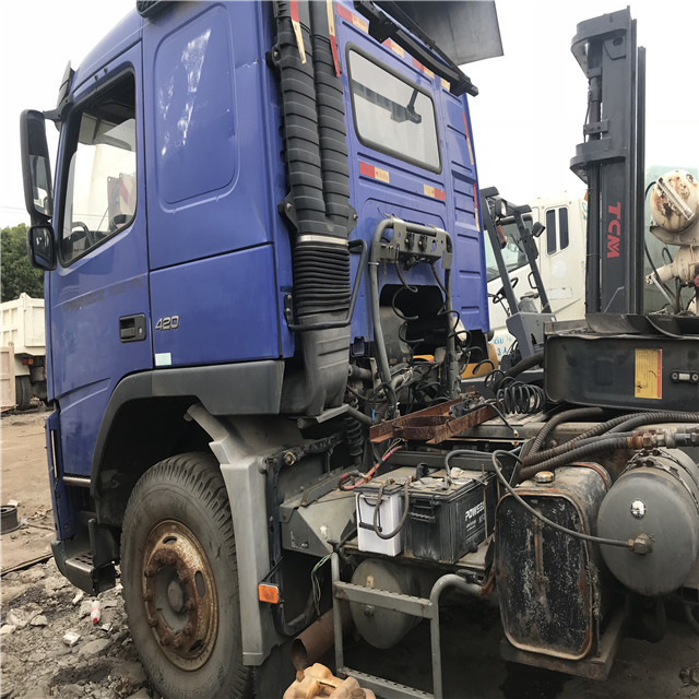 VOLVO trailer head Used manual transmission driving Steel Material and Truck Trailer Use sidelifter Tractor head