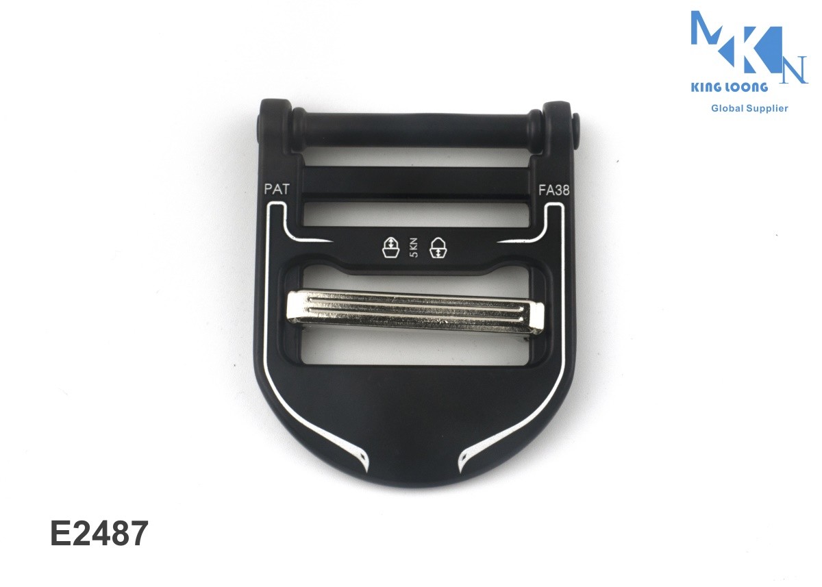 China Modern Style Metal Seat Belt Buckle , Polished Zinc Alloy Belt Buckle on sale