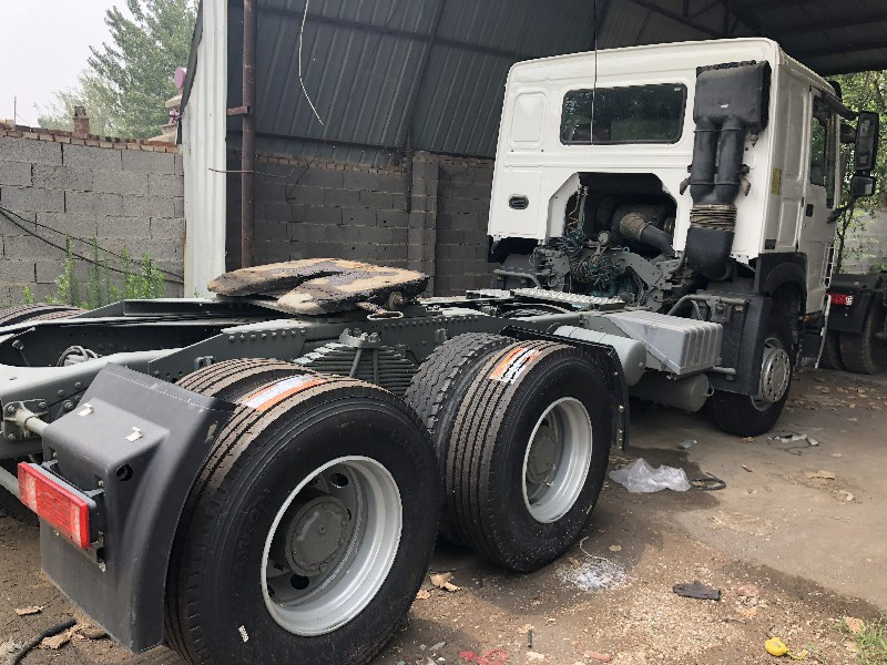 China                  High Quality Low Price Euro III 12 Wheels 375HP 35 Ton 6X4 Sinotruck HOWO Used Tractor Truck for Sales by Owner              on sale