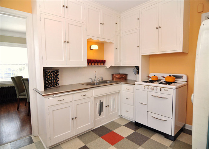 Cheap Matt Lacquer MDF Kitchen Cabinets White Color Custom Quartz / Granite Countertop wholesale