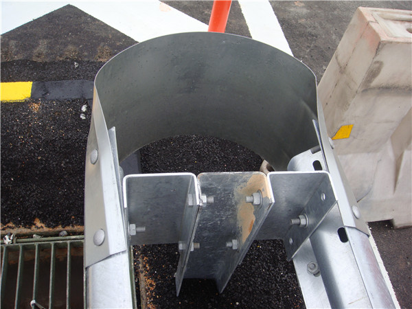 Crowd Control Barrier Fence 4x4 Galvanized Square Metal Fence Post for Roadway Safety