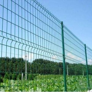 China Green 3D Curvy Welded Wire Mesh Fence with peach posts on sale