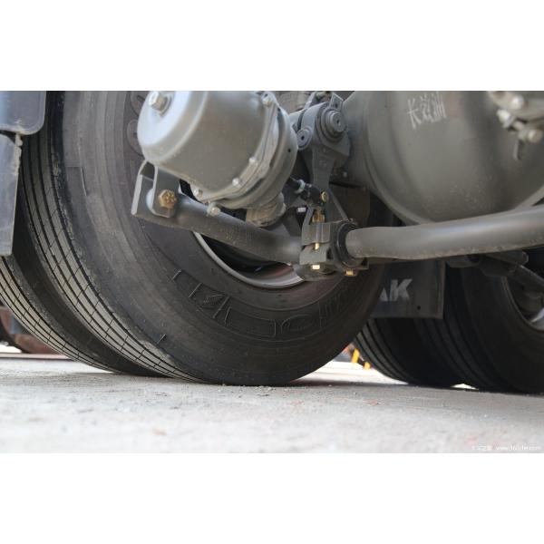 Left Driving Sinotruck Sitrak C7H Diesel Tractor Head Truck 89KM/H