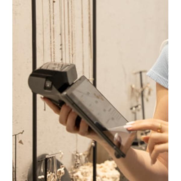 Qualcomm Hexa Core CPU Mobile POS With SIM MicroSD Slot Support 1.8V/3.0V Spanish Language Support