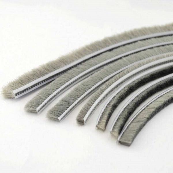 Windproof Wool Weather Stripping , Soundproof Aluminium Window Sealing Strip ODM