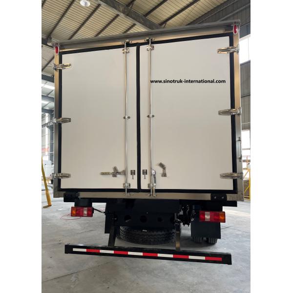4x2 SINOTRUK HOWO Refrigerated Truck 140HP RHD 95km/H