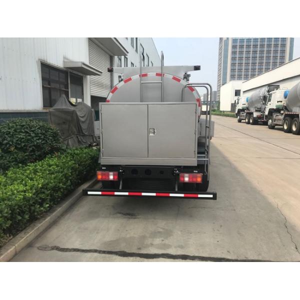 SINOTRUK HOWO 4x2 5000 Liters Refueling Tanker Truck With Pump Oil Dispenser