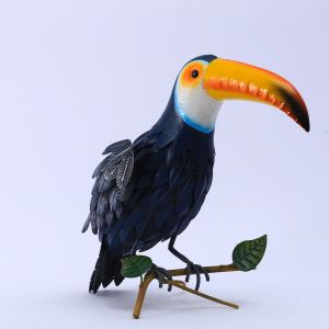 China Toucan Metal Garden Ornaments Vivid Iron Garden Decoration Handmade on sale