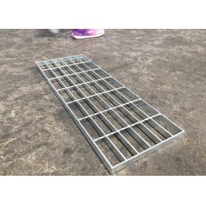Non Skid Stair Treads Hot Dip Galvanized Feature ISO9001 Certification