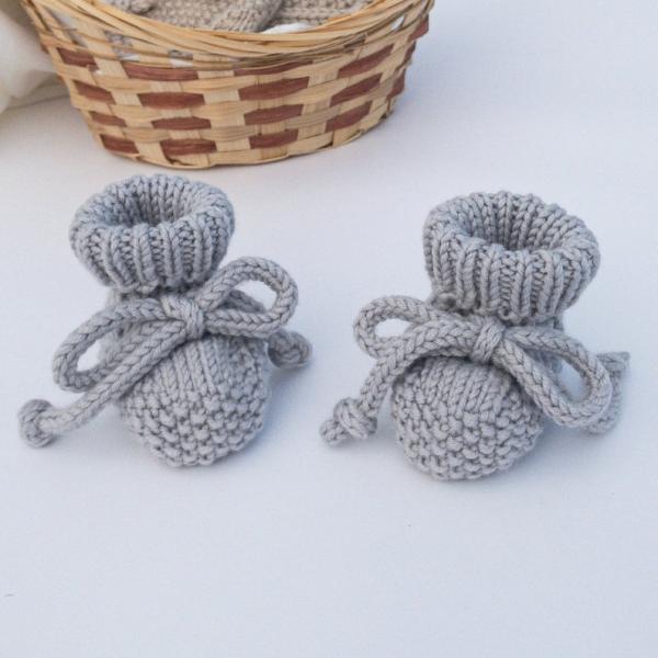 Y-Z Custom Logo Design Hand Knitted Crochet Home Newborn Girl Shoes Baby Booties for Baby Girls