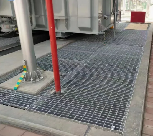 ISO9001 Certified Galvanized Steel Stair Treads with Perforated Metal for Pedestrian Traffic