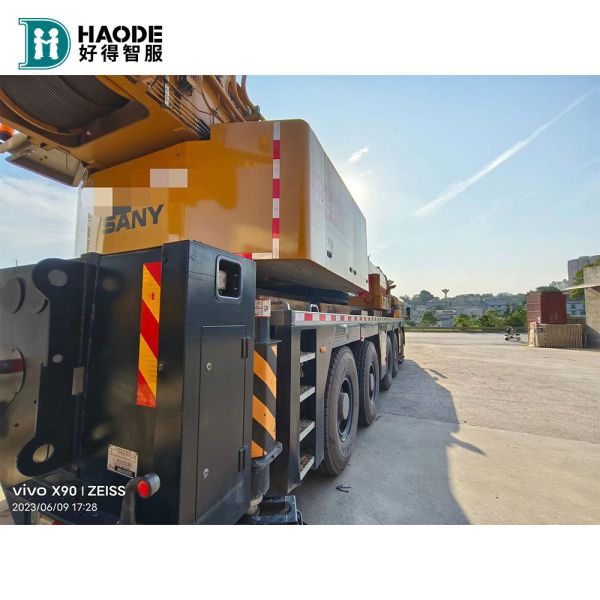 Used SANY 200t Heavy Diesel Truck Crane With Full Extended Boom Torque Of 768kN.M