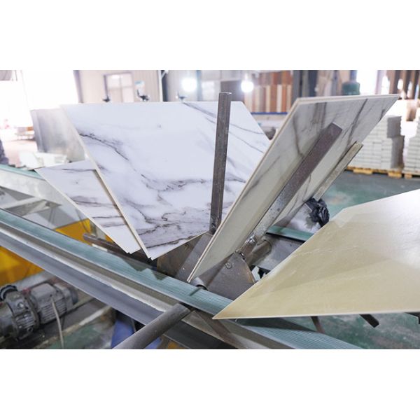 No Formaldehyde SPC Wood Flooring Vinyl Plank 4mm 5mm 6mm Easy To Clean