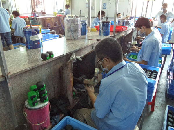 Shenzhen colorful duck keyring, mini colorful pvc ducks keychain with green materials