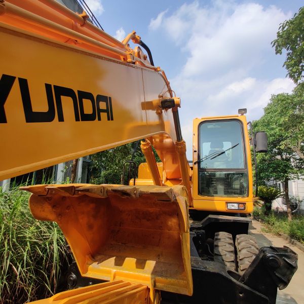 21t Used Crawler Excavator Machine Second Hand Hyundai 210 Excavator