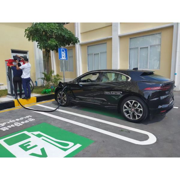 DC 200V-1000V 120KW Commercial Fast OCPP EV Charger Plug Charge Billing