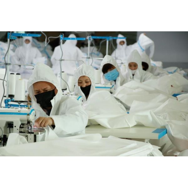 Isolation Hooded Lightweight Disposable Coveralls Body Suit High Air Permeability