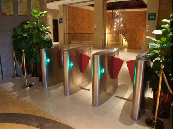 Multi Lanes Flap Barrier Turnstile IP54 30 Person / Minute Passing Speed Retractable