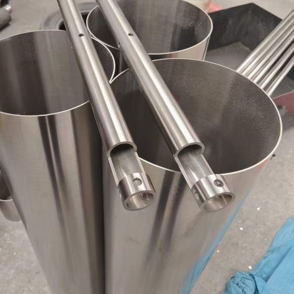 Seamless & Welded Stainless Steel Pipe Bright Finishing / Pickling Solid Solution SS Pipes