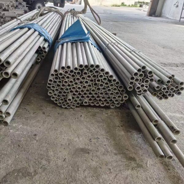Seamless & Welded Stainless Steel Pipe Bright Finishing / Pickling Solid Solution SS Pipes