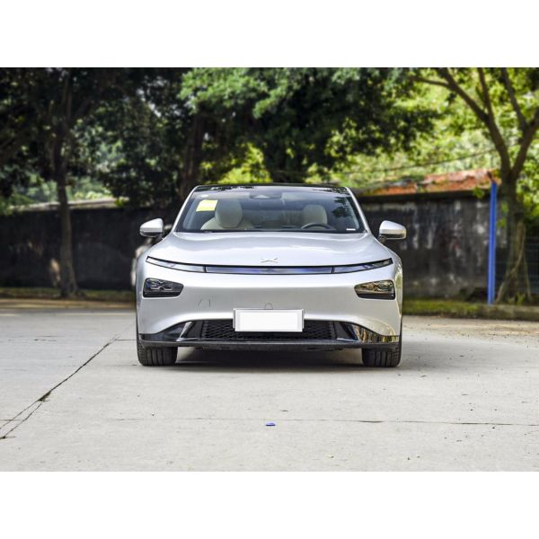 Xpeng P7 Midsize Sedan Electric Car 196KW 5 Seats 4 Wheel Auto Electric Car