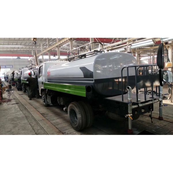 8CBM Water Bowser Truck , 4 X 2 HOWO Water Tank Truck For Warm Water Delivery