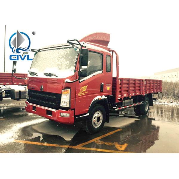Sinotruk Howo 4X2 One Sleeper Light Duty Commercial Trucks / Mini Box Van Cargo Truck