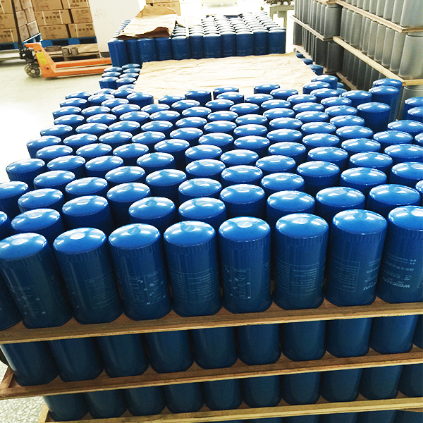 Diesel Engine Oil Filter , Heavy Truck Oil Filter Replacement Iron Material