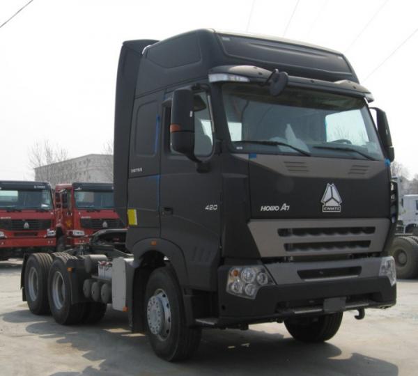 Quality SINOTRUK LHD Howo A7 Tractor Truck Weatherproof 6X4 Euro2 420HP ZZ4257V3247N1B for sale