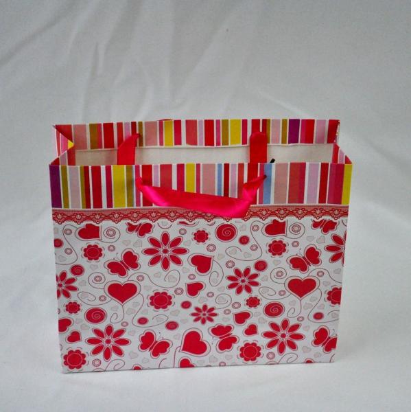Quality Ribbon Handle Custom Paper Bags , Eco-friendly Flowery Kraft Paper Bag for sale