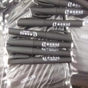 Gel pen,Promotional gel-ink pen with cap,black rubber gel-ink pen with screen touch pen
