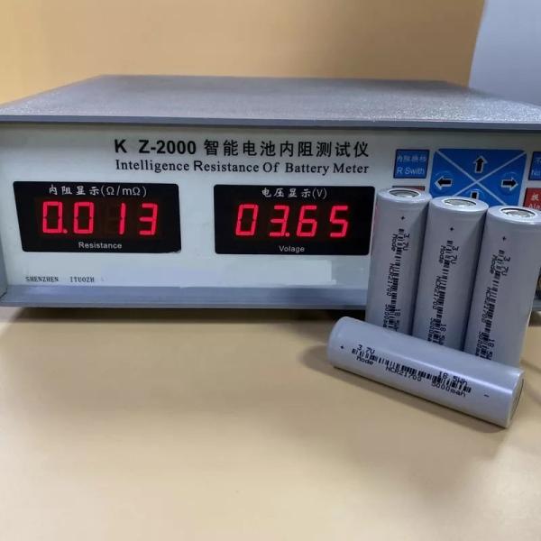 Cylindrical 21700 Lithium Ion Battery Cells Rechargeable 3.7V 5000Mah