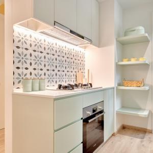 White Lacquer Finish Modern Designs Kitchen Cabinet Compact Kitchenette With