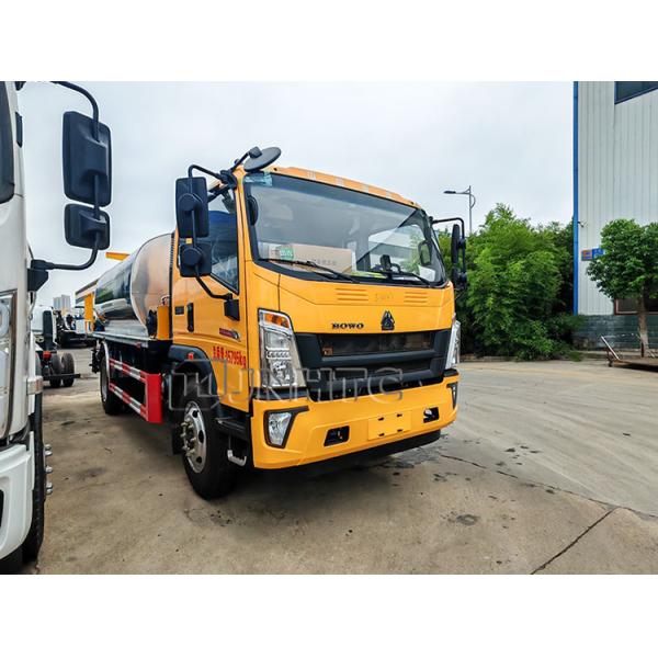 Hot Emulsified HOWO 7000 Liters Asphalt Distributor Truck Spreader Bitumen Spraying Truck