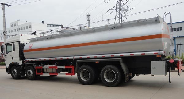 8*4 Sinotruk sino truck HOWO oil tanker truck 20000 liters 25000 liters 30000 liters