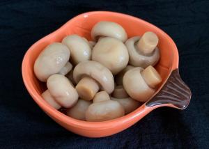 China Steamed Whole canned button mushrooms on sale
