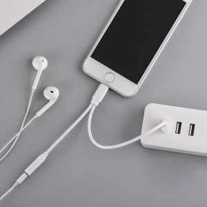 2 in 1 Charge and Audio Iphone 7 8 Earphone Headphone Jack Adapter Connector Cable 3.5mm Aux Headphone Jack
