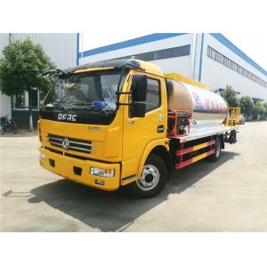 6m3 4x2 Asphalt Distribution Truck , Heated Bitumen Sprayer Truck