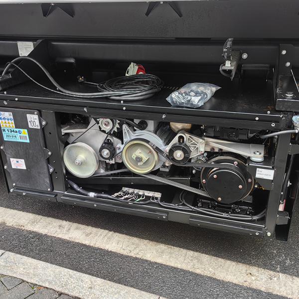 UT-R EXTREME Thermo King UT Series Refrigeration Unit Replace UT-1200 Installed On Airport Transfer Truck