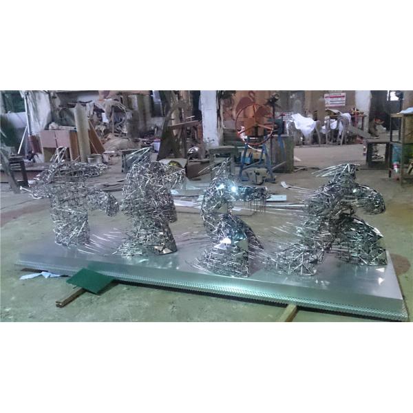 Custom Abstract Wire Sculpture , Movement Metal Art Sculpture Interior Decoration Gifts