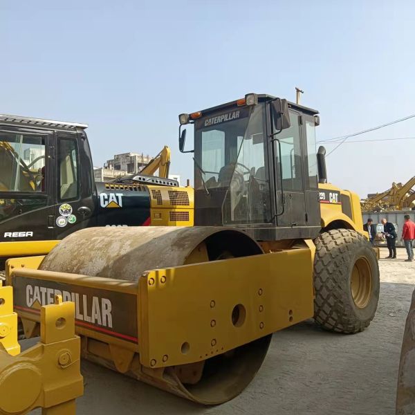 Secondhand Caterpillar Road Roller CAT 583D For Construction