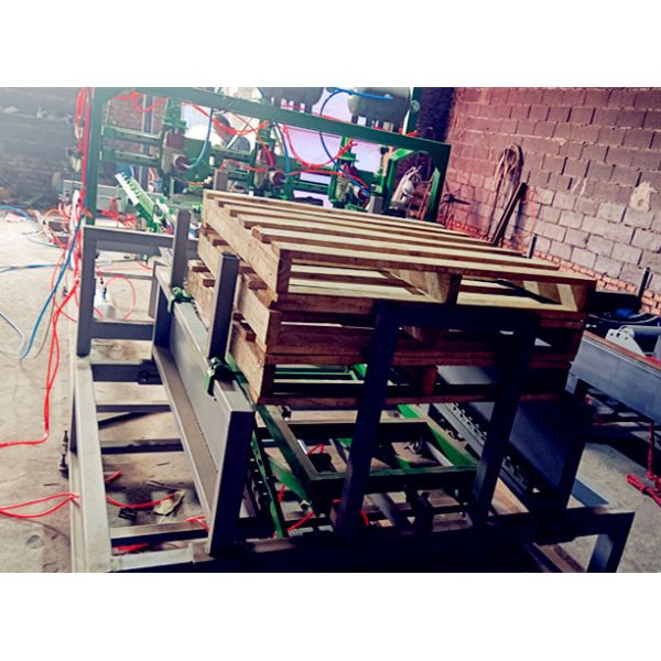 Pneumatic Semi Automatic Pallet Nailing Machine With Palletizer